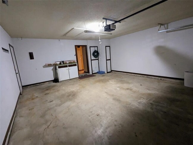 Building Photo - 2116 Oakvista Cir