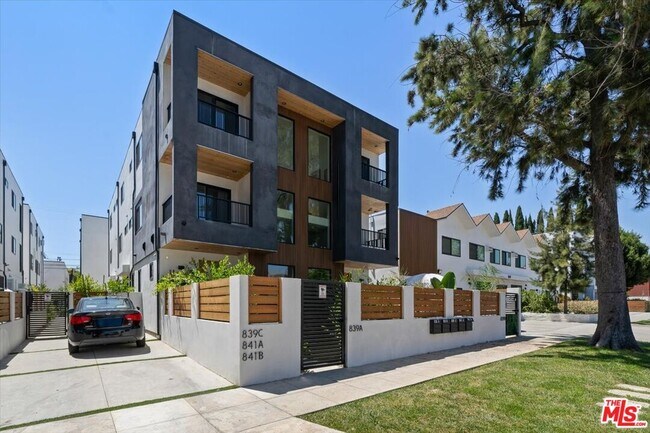 Building Photo - 839 N McCadden Pl