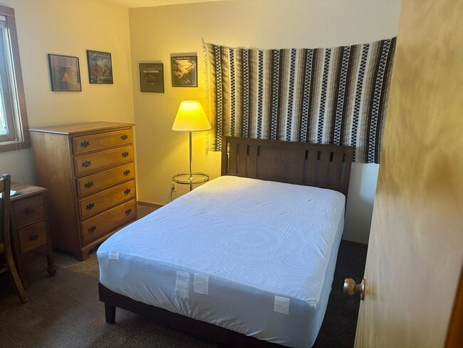 Building Photo - TWO MONTH Summer Rental  -Timber Ridge Condo - Cozy 1 Bedroom/1 Bath w/Fireplace and Pull-out couch