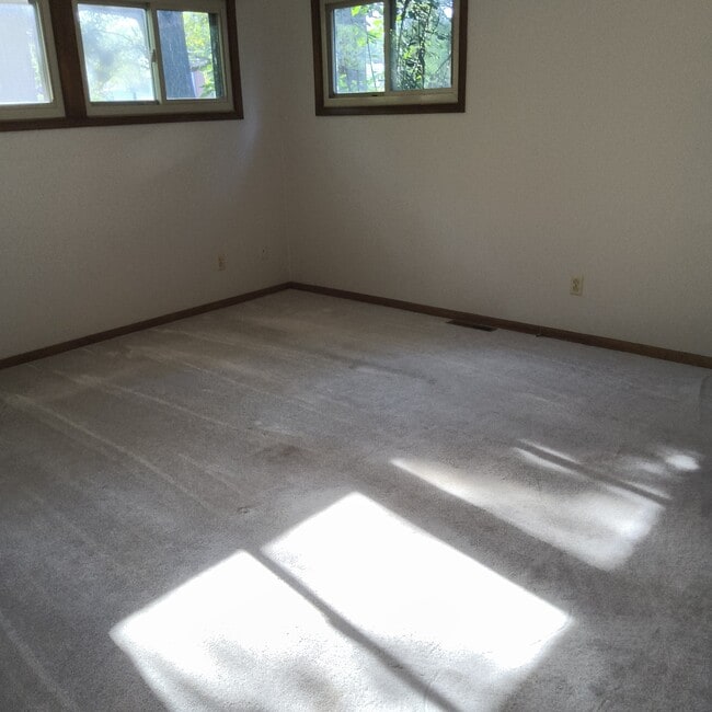 Building Photo - 910 Ranch Rd