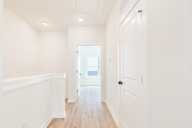 Building Photo - Newly Constructed 3/3.5 located in Chosewood Park!