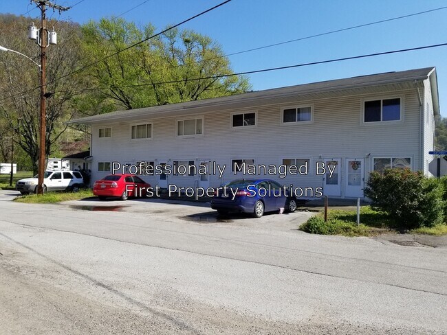 Primary Photo - 130 Elm St