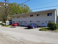 Building Photo - 130 Elm St