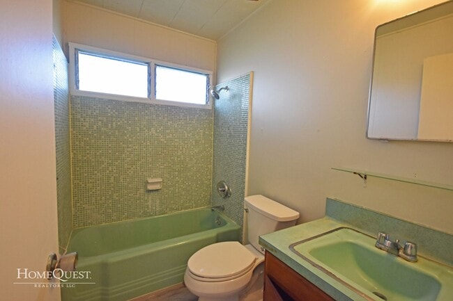 Building Photo - Kaneohe Charm -- 3 bed 1.5 bath SFH -- $3500/mo