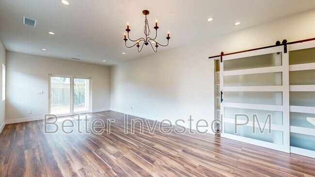 Building Photo - 4565 Brighton Dr