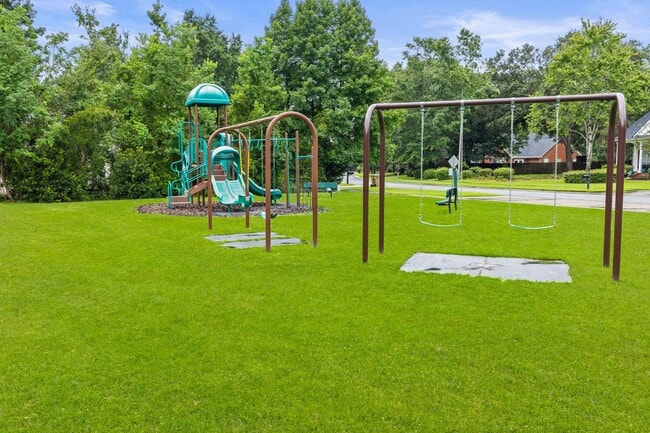 Building Photo - Renovated Home on Large Corner Lot in Coveted Strathy Hall