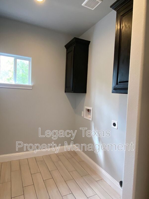 Building Photo - 301 E Willingham St