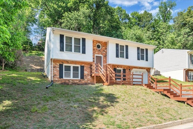 Building Photo - 2823 Lansing Dr SW