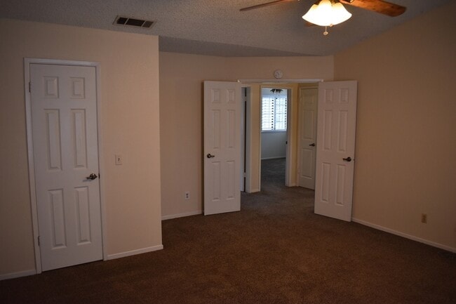 Building Photo - 4727 E Alamos Ave