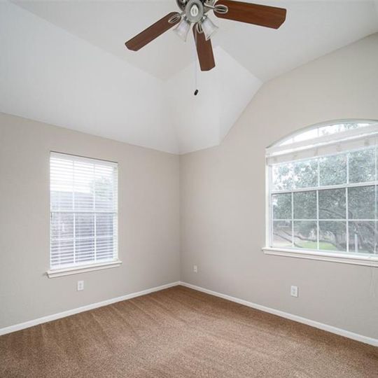 Secondary bedroom with ensuite bathroom - 2647 Katie Harbor Dr