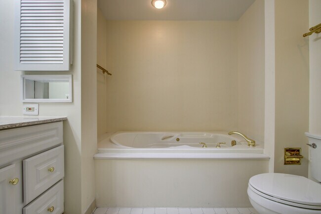 Building Photo - 7403 Crestberry Ln