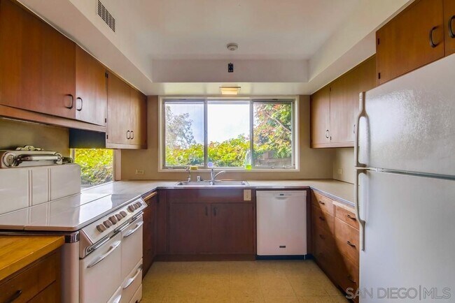 Building Photo - 631 San Gorgonio St