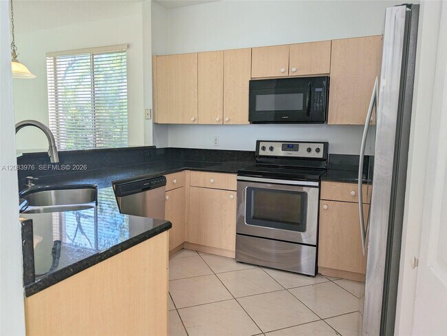 Building Photo - 911 Phoenix Way