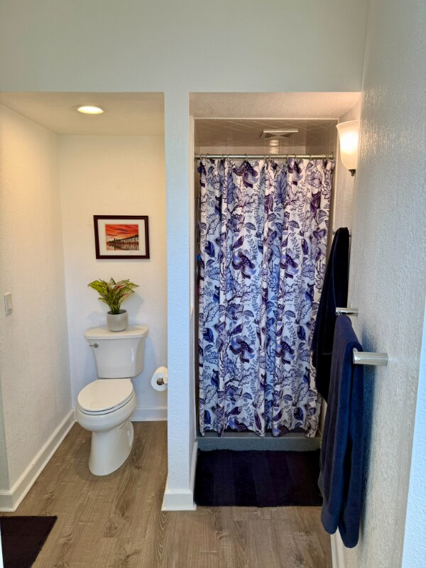 Building Photo - 520 E Dakota Ave