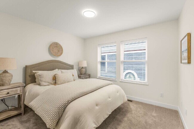 Building Photo - Stunning New Construction in the Heart of Uptown