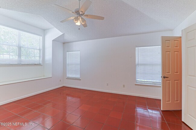 Building Photo - 1561 Stonebriar Rd