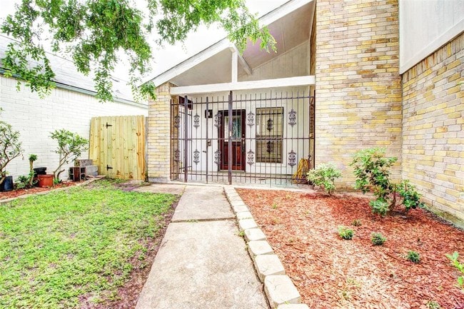 Building Photo - 6615 Briar Terrace Dr