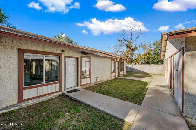 Building Photo - 520 W Clark St