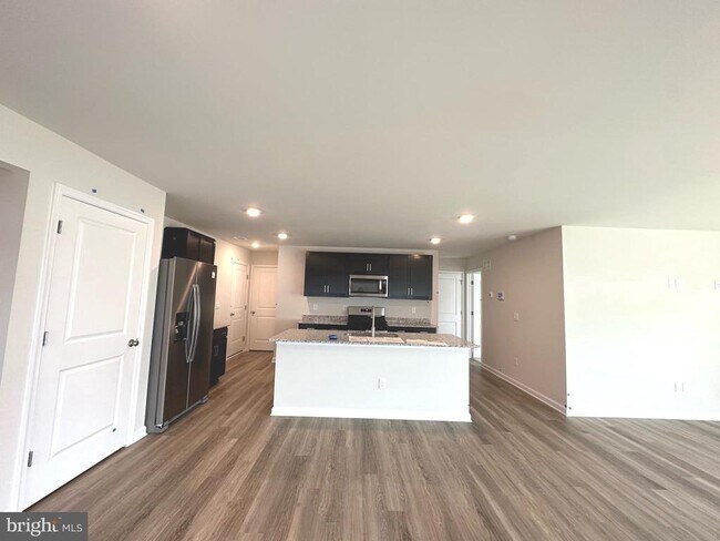 Building Photo - 124 Charing Cross Dr