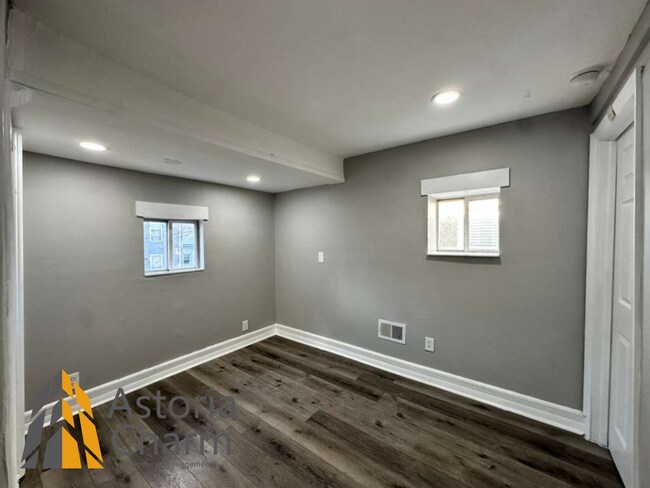 Building Photo - 2 Bedroom Home with Den, Exposed Brick, and Updated Kitchen in Brooklyn Park