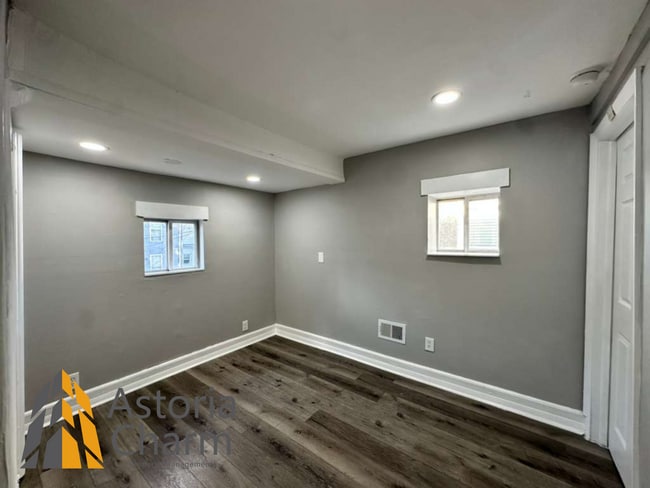 Building Photo - 2 Bedroom Home with Den, Exposed Brick, and Updated Kitchen in Westport