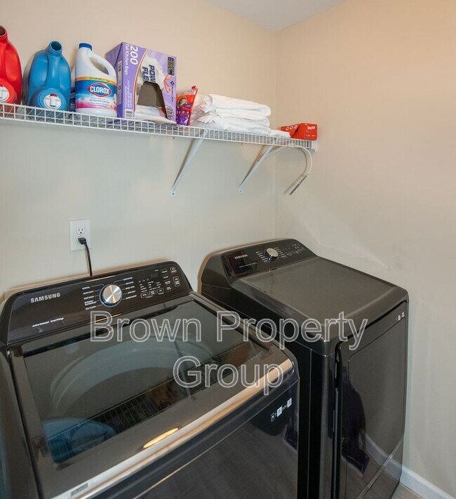 Building Photo - 2033 Gray Goose Loop