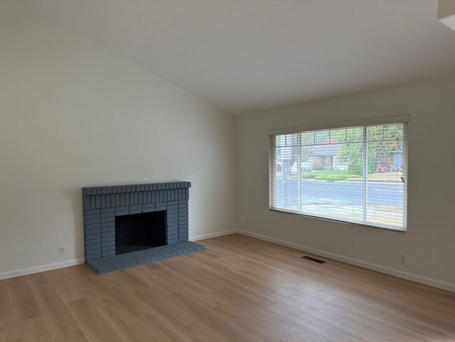 Building Photo - Spacious Corner Lot Home with Upgraded Fea...