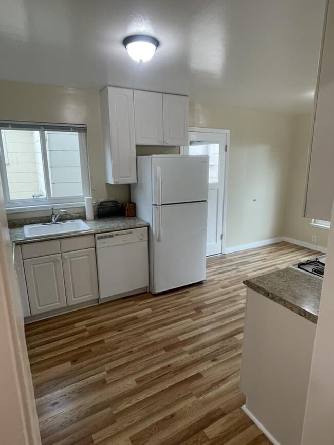 Building Photo - 265 Mastick Ave