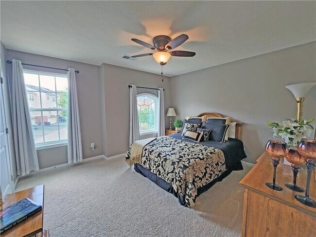 Building Photo - 718 Rosecliff Rd