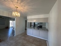 Building Photo - Great 3 bedroom 2 bath in Visalia ready fo...