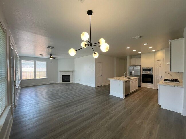 Building Photo - 16735 Sonoma Del Norte Dr