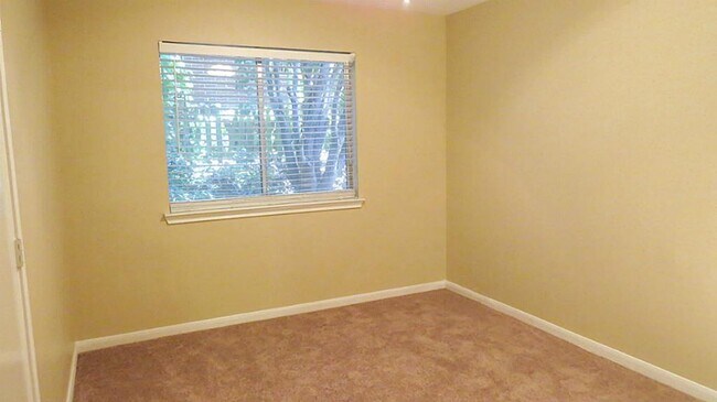 Building Photo - 10926 Waterview Cir