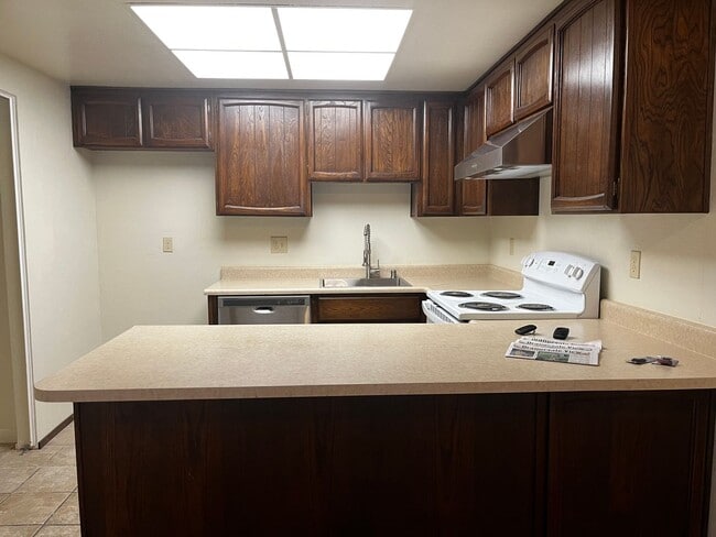 Building Photo - Newly Renovated 2 Bedroom, 2 Bathroom 1050 Sqft. 1/2 Plex Orangevale Home for Lease.