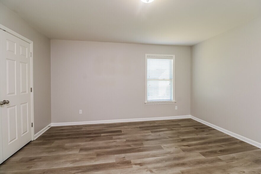 Building Photo - 14416 Lake Crossing Dr