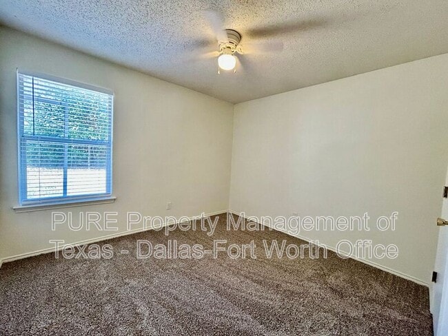 Building Photo - 824 Blue Ridge Dr