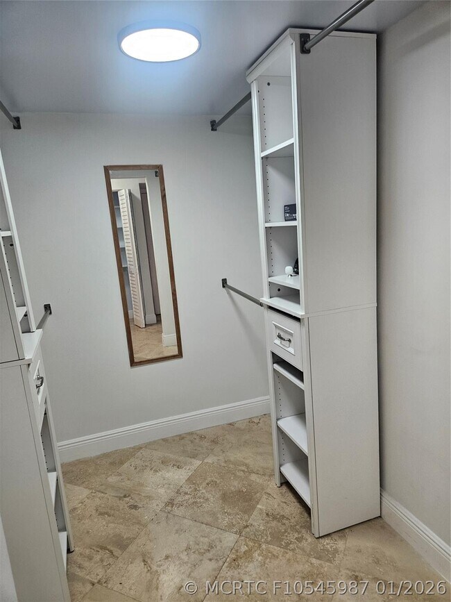 Building Photo - 1555 N Treasure Dr