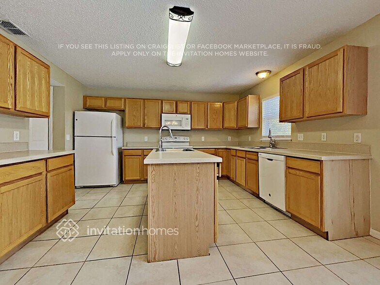 Building Photo - 1225 Howland Blvd