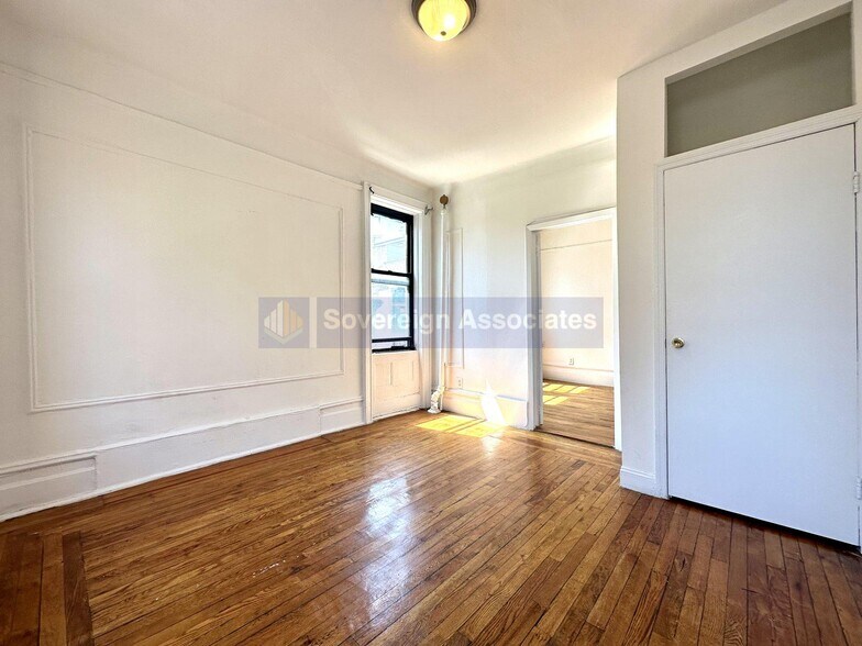 Building Photo - 3139 Broadway