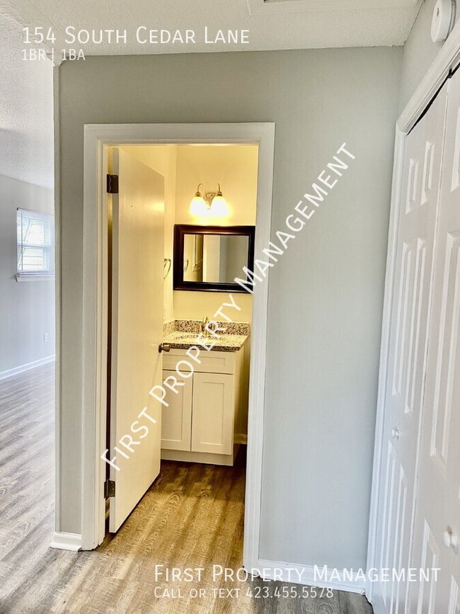Building Photo - 154 S Cedar Ln