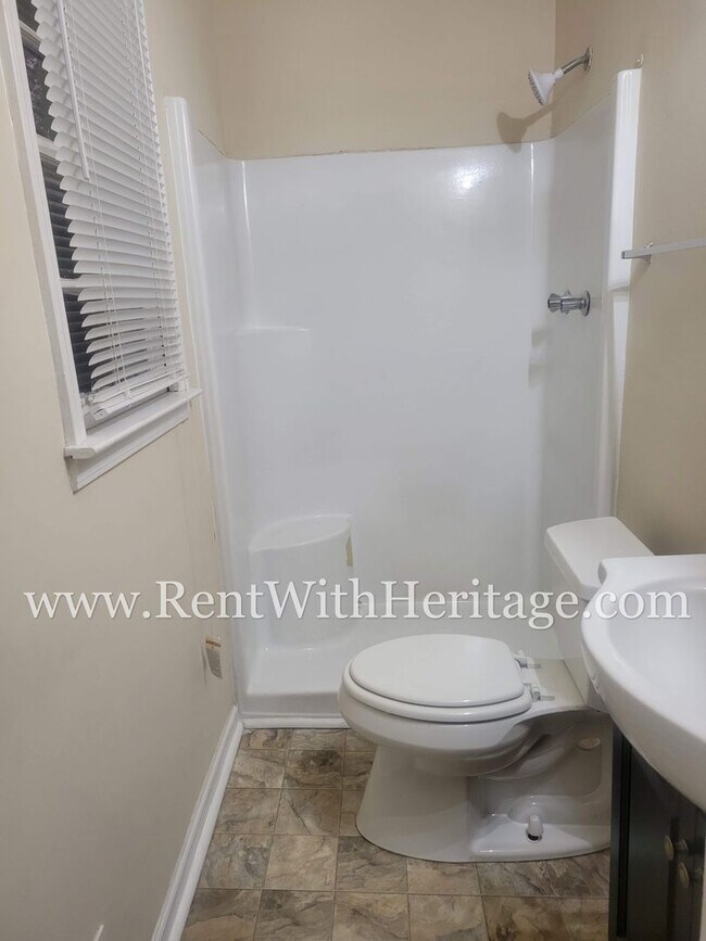 Building Photo - THIS IS A WONDERFUL.....BRICK RANCH STYLE HOME IN A GREAT NEIGHBORHOOD WITH GREAT SCHOOLS AND CLO...