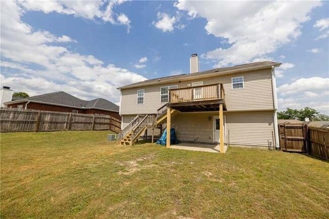 Building Photo - 5 Bedroom home available to rent!