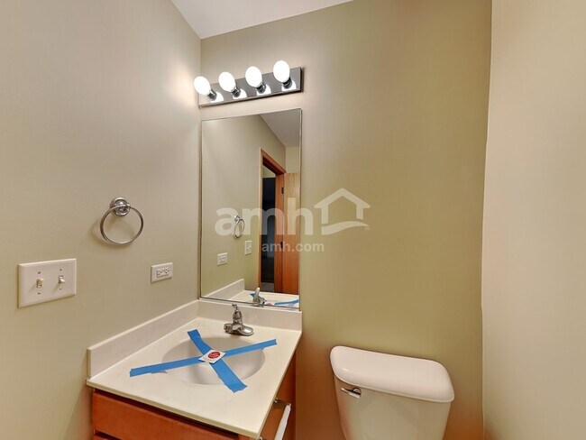 Building Photo - 20863 Brentwood Ct