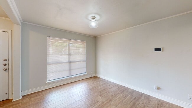 Building Photo - ALL TILE HOUSE MINUTES AWAY FROM FORT HOOD!