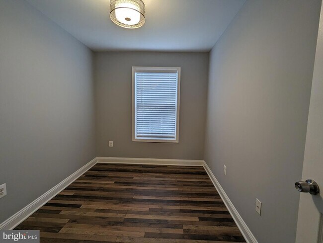 Building Photo - 483 Arwell Court