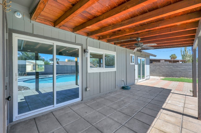 Building Photo - 2701 E Villa Rita Dr