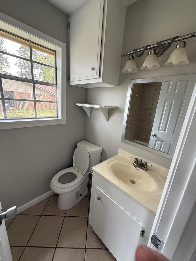 Building Photo - 914 Maureen St