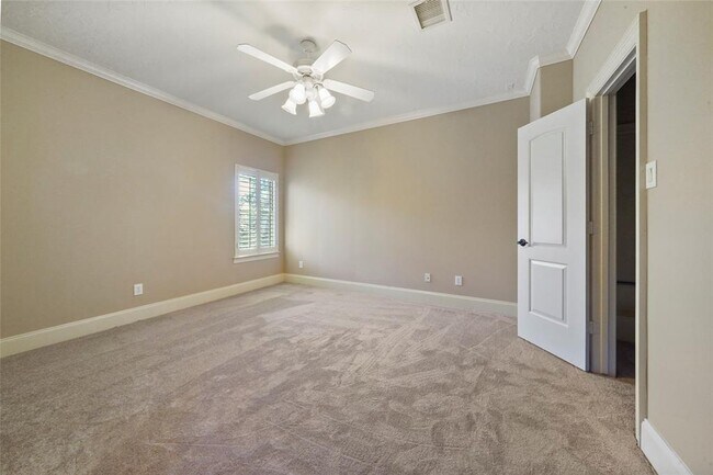 Building Photo - 30 N Palmiera Cir