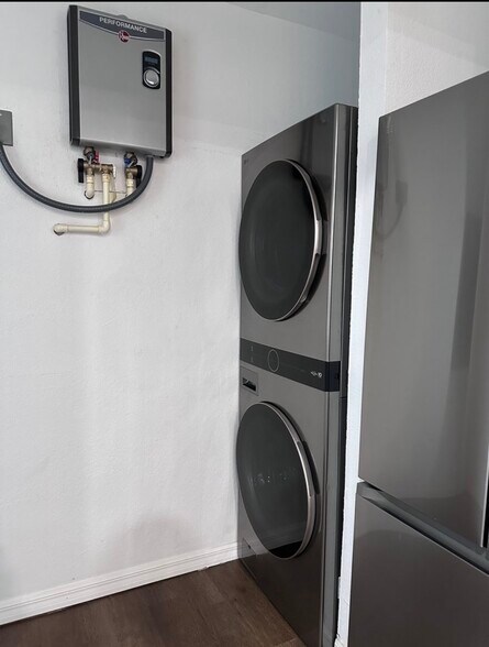 Building Photo - 329 NE 2nd St