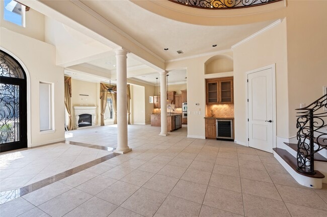 Building Photo - 538 Villa Dr