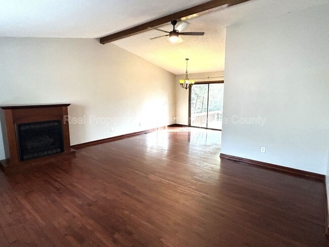 Building Photo - 207 Trillingham Ln